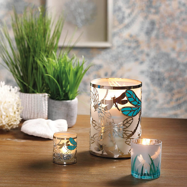 Enjoy fragrance that lasts with the 12 tea lights by Yankee Candle.