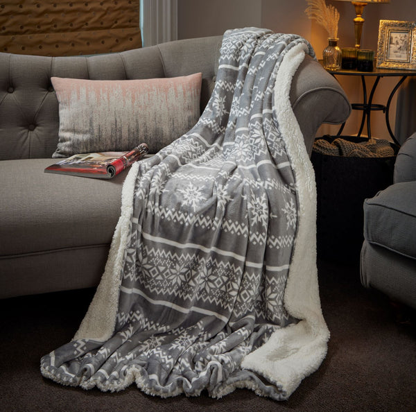Embrace warmth and style with this 130x180cm grey Nordic sherpa blanket, perfect for chilly nights and cozy moments.