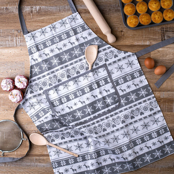 Nordic elegance embodied in the Celebright Christmas apron.
