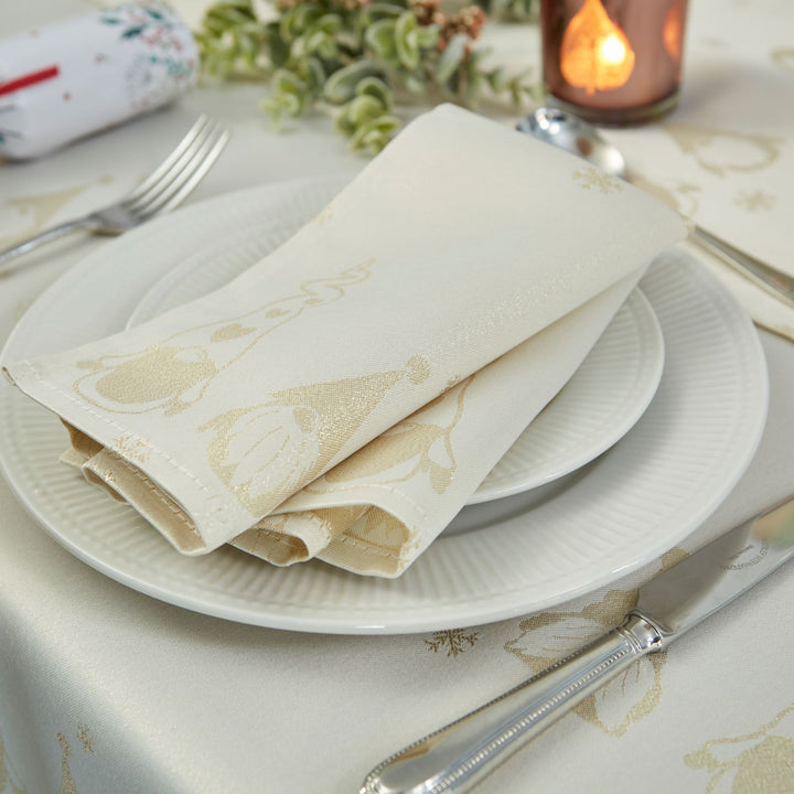 Ensemble of Cream/Gold Napkins from Celebright's exquisite Metallic Gonk Collection