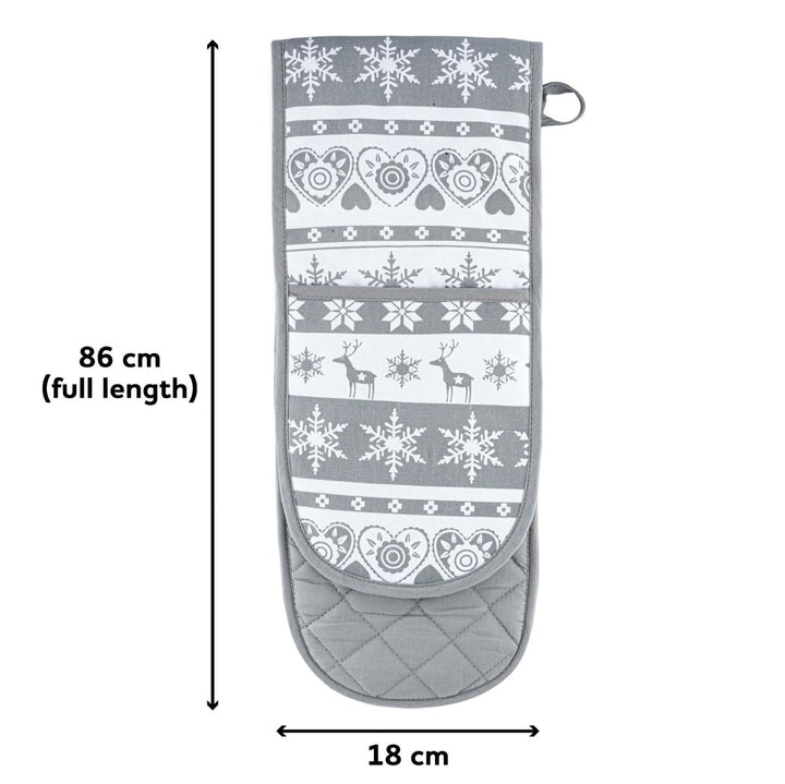 Festive kitchenware – the Celebright oven gloves in holiday style.