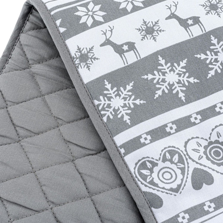 Holiday helpers for your kitchen – Celebright oven gloves.