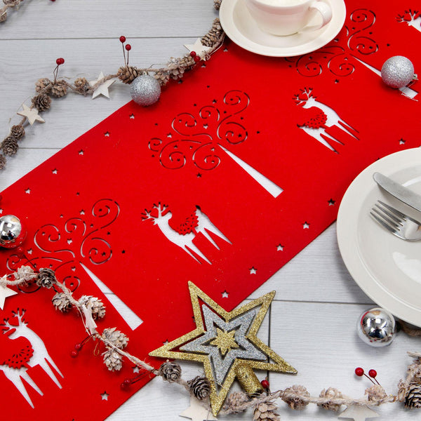 Charm your guests with this Christmas table ensemble featuring Santa Claus and reindeer-themed cutlery holders, elegant table runners, and festive napkin rings, all made from premium felt.