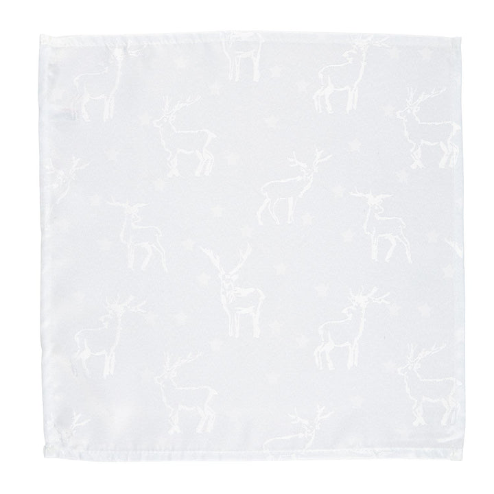 White napkins adorned with delicate deer motif, creating a delightful atmosphere for your Christmas dinner by Celebright.