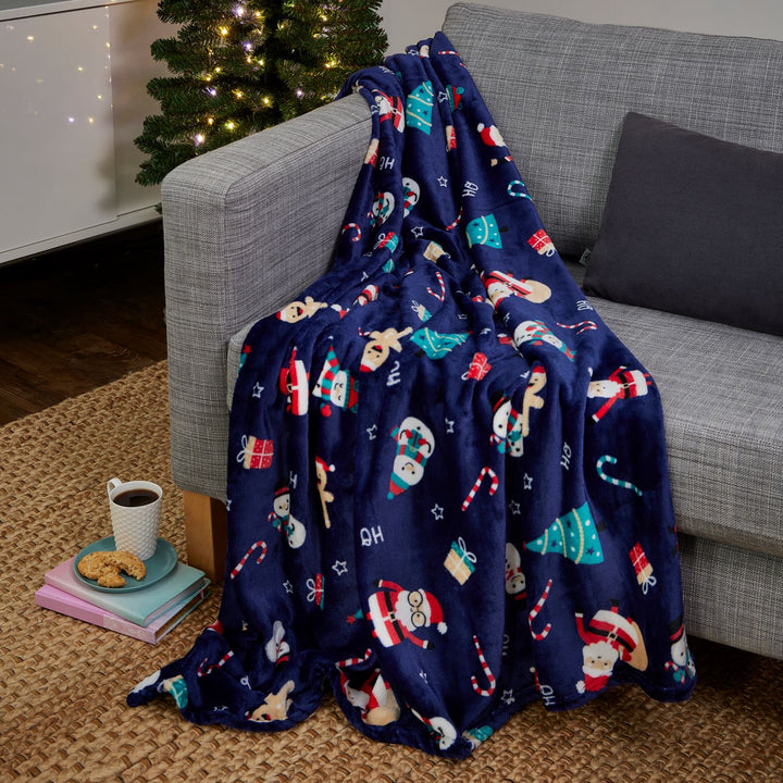 Sustainable fleece throw with festive motifs. 50x60in, 100% recycled material, perfect for eco-conscious warmth.