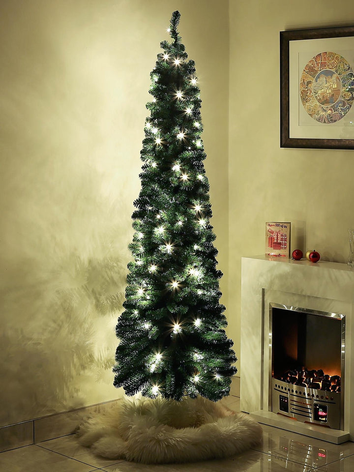 Christmas tree with 508 PVC tips for a full and authentic holiday ambiance.