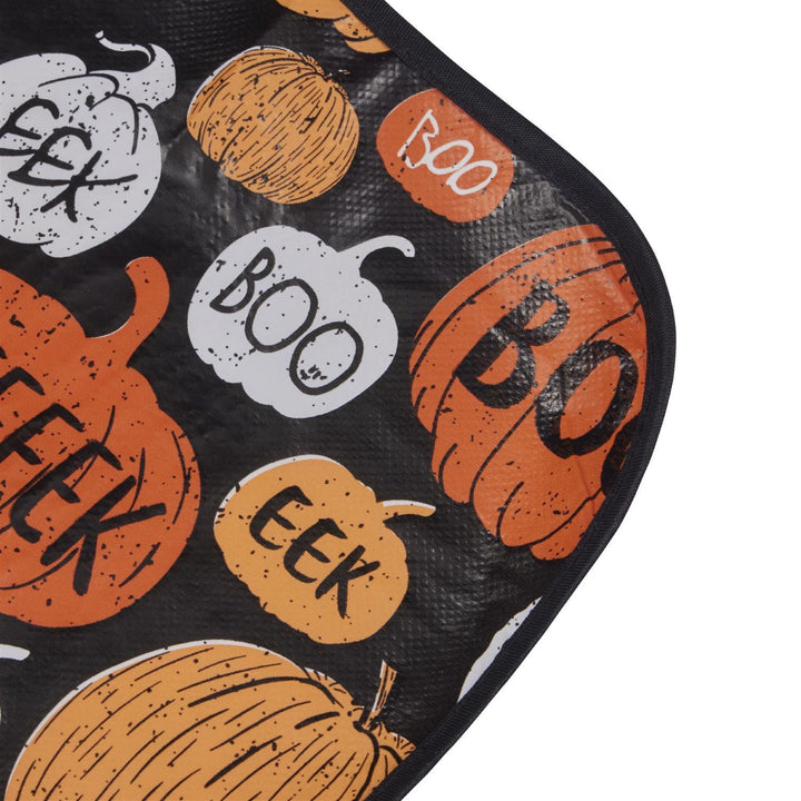 Glamorous PVC tablecloths in Halloween motifs, adding a touch of spooky elegance to your festive gatherings.