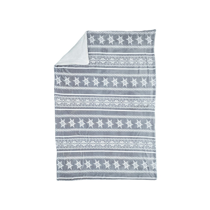 Dive into blissful relaxation with this 130x180cm grey Nordic sherpa blanket, providing softness, warmth, and a touch of Scandinavian charm.