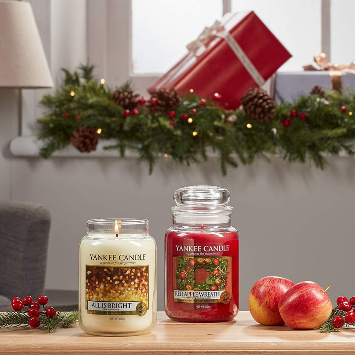 Red Apple Wreath Yankee Candle - Holiday Apple and Cinnamon