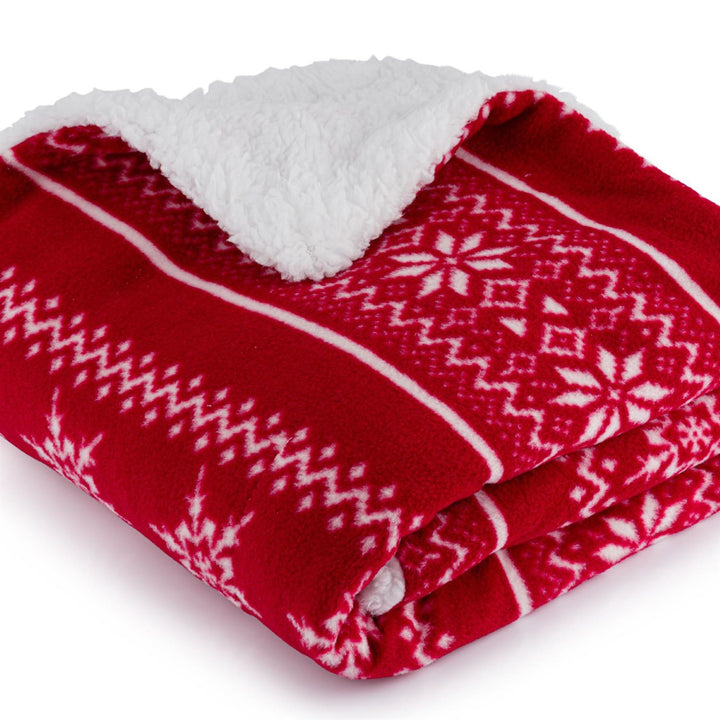 This red pet throw blanket, 72x110cm, boasts a charming Nordic-Sherpa lining.