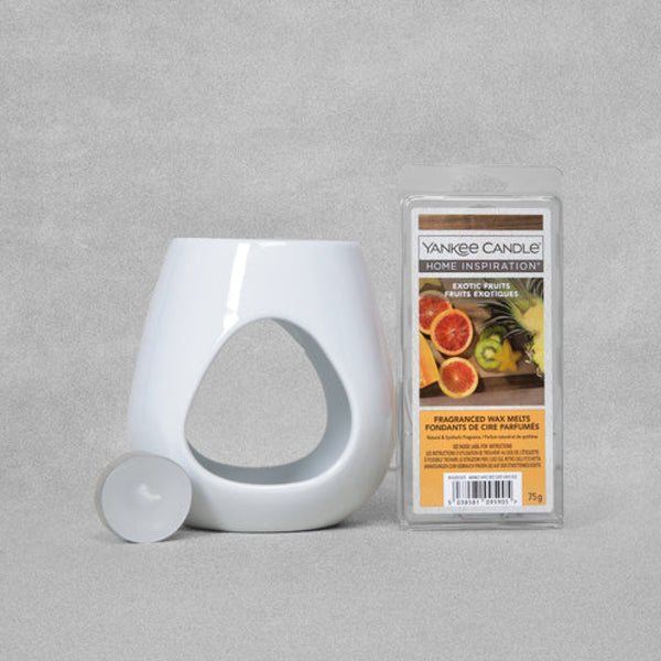 Yankee Candle Exotic Fruits Wax Melt Warmer Gift Set G-SS22: A white ceramic melt warmer with a curved top, accompanied by a 75g set of 'Exotic Fruits' wax melts and an unscented tealight, creating a relaxing ambiance.