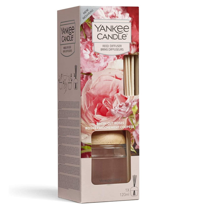 Illuminate your surroundings with the captivating scent of Fresh Cut Roses from the Yankee Candle Reed Diffuser collection.